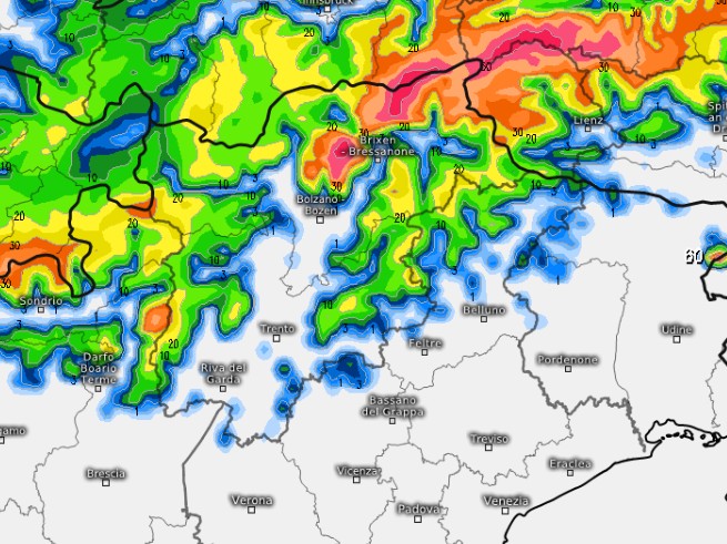 Mappa modello Suisse 4x4 su base grafica Meteologix: precipitazioni nevose attese sull'arco alpino centro-orientale per giovedì 14 maggio.