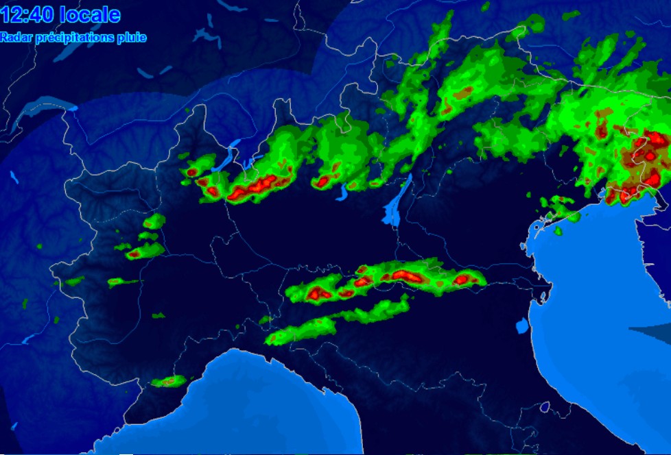 L'immagine radar delle 12.40 evidenzia la scarica di temporali presenti sul Friuli Venezia Giulia e sulla bassa Valpadana.