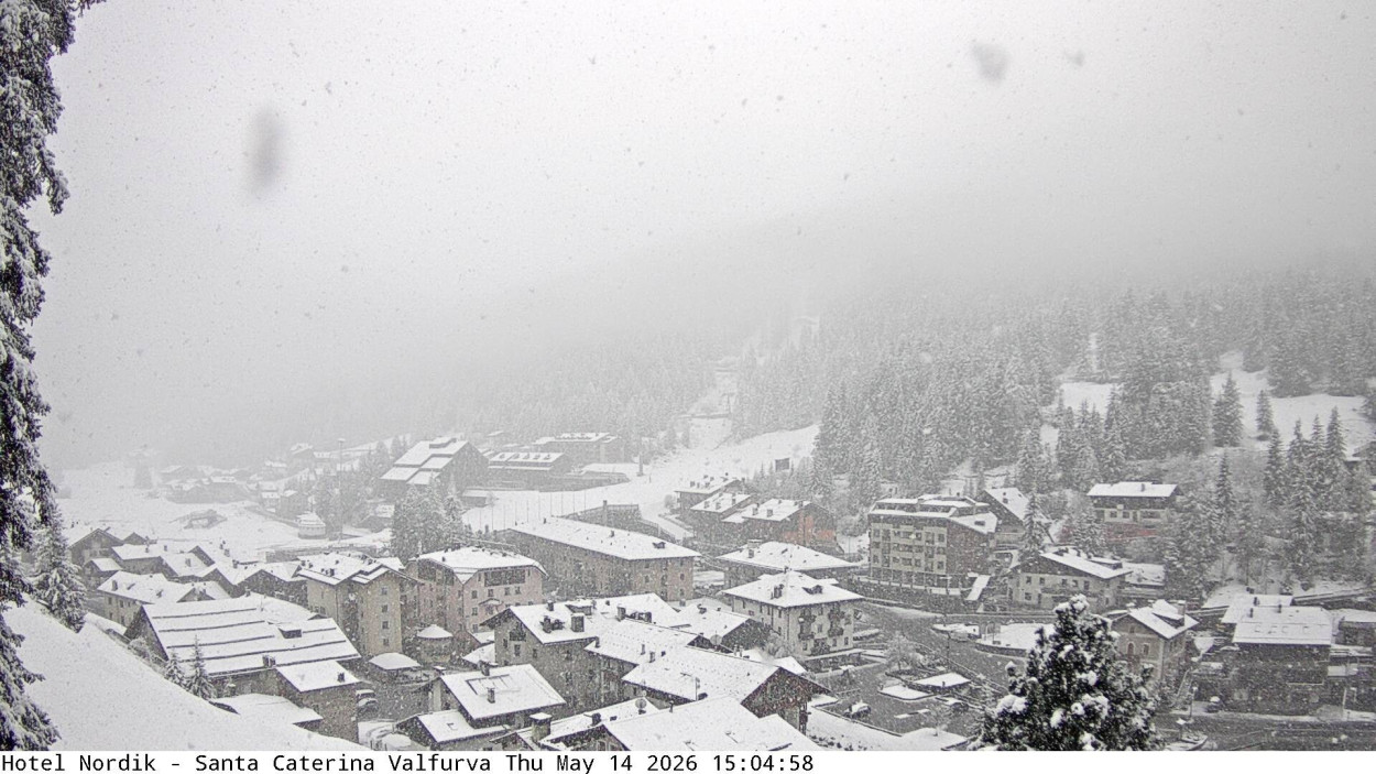 Forte nevicata in atto a Santa Caterina Valfurva(SO)