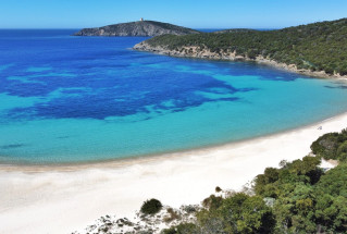 Voglia di mare: la spiaggia di Tuerredda in Sardegna.