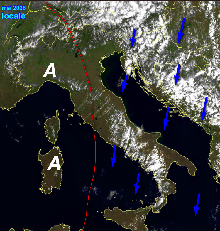 Immagine satellitare nel campo del visibile dell'Italia alle 13.30