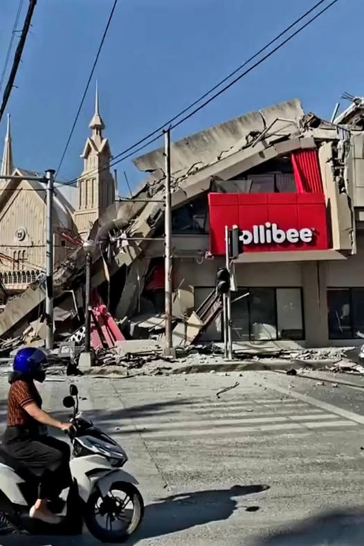 FORTISSIMO TERREMOTO magnitudo 8,1 nelle Filippine Terremoto nelle Filippine