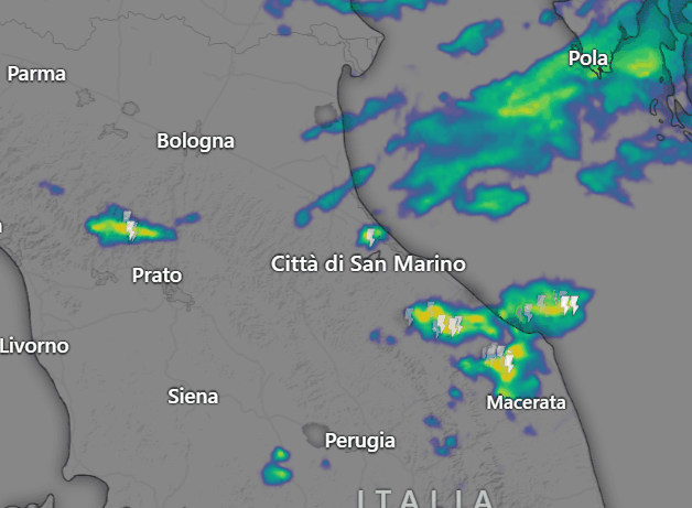 Temporali sono ben visibili tra la Romagna e le Marche tramite L'IMMAGINE del RADAR