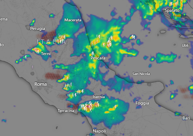 RIFLETTIVITA' del RADAR delle ultime ore incentrata sul centro Italia: 