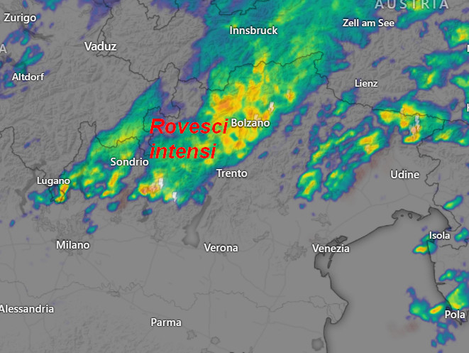 RIFLETTIVITA' del RADAR delle ultime ore in Italia, con uno zoom al settentrione