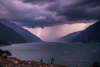 Temporale sul lago.