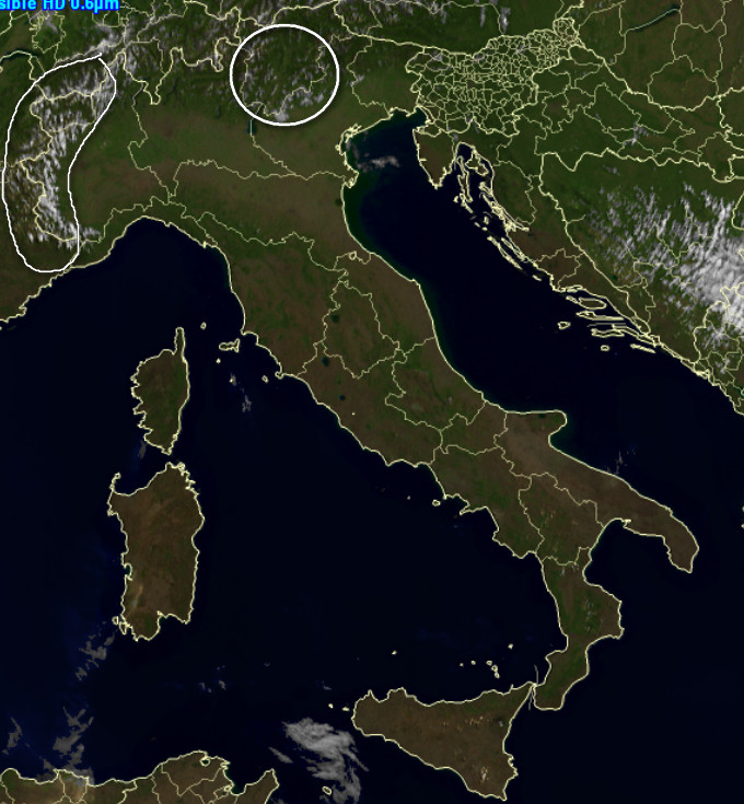 'immagine satellitare scattata nel campo del visibile che ritrae l'Italia alle ore 10.30