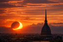 L'eclisse così come si prevede a Torino al tramonto.