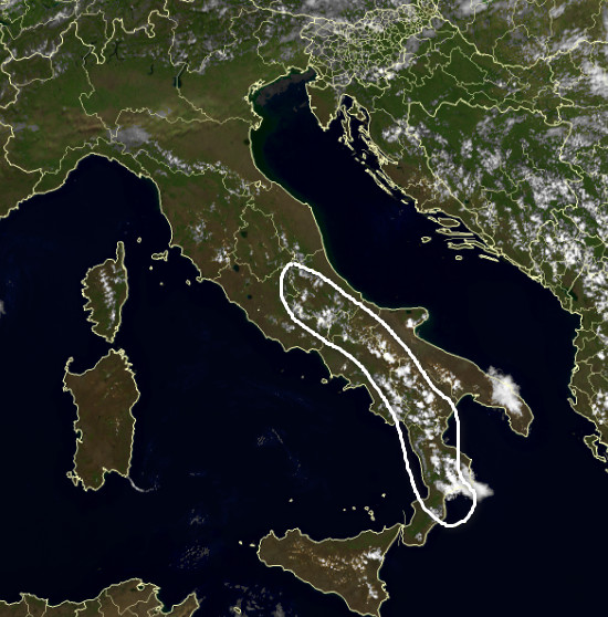 Nubi cumuliformi stanno crescendo nelle zone segnate in bianco