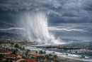 Potente downburst in California.