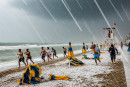 Grandinata in spiaggia.