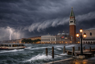 Temporale in arrivo a Venezia.