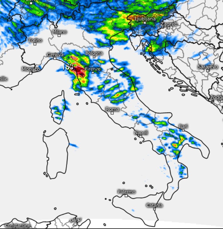 Temporali e acquazzoni previsti dal modello Svizzero 4km su baase grafica Meteologix per lunedì pomeriggio. Pur non visualizzati nella mappa, alcuni isolati temporali potranno scoppiare anche in pianura fra Lombardia, basso Veneto ed Emilia