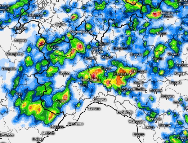 La distribuzione dei fenomeni temporaleschi nel pomeriggio-sera di marted&igrave; 11 agosto secondo il modello HARMONIE su base grafica Meteologix.