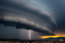 Temporali in arrivo tra la serata di domenica 16 e martedì 18, ma non ovunque.