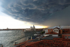 Temporaloni in arrivo al nord.