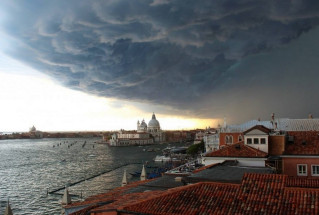 Temporaloni in arrivo al nord.