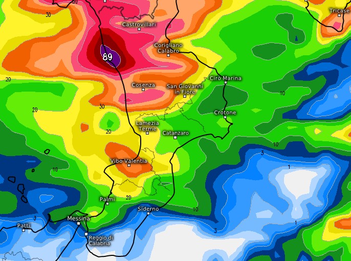 Le precipitazioni attese venerdì 25 tra Calabria e Sicilia.