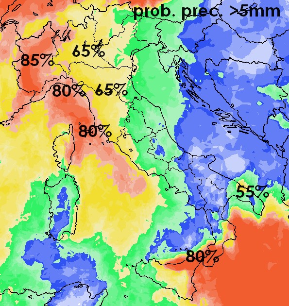 Mappa che evidenzia le aree a maggior rischio di precipitazioni superiori a 5mm per domenica 18 ottobre su base grafica Meteociel.