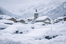 Inverno nevoso ma non freddo atteso sulle Alpi.
